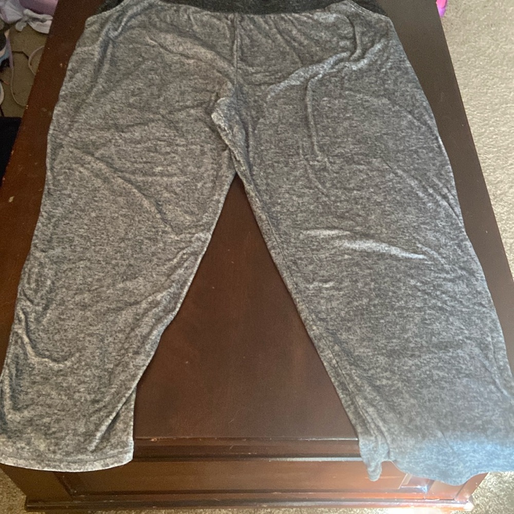 Grey pants/sweatpants.with pockets